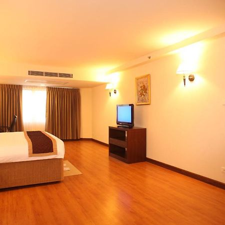 Furama Chiang Mai Hotel Bagian luar foto