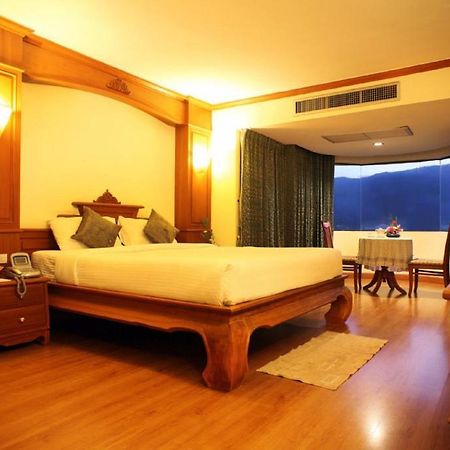 Furama Chiang Mai Hotel Bagian luar foto