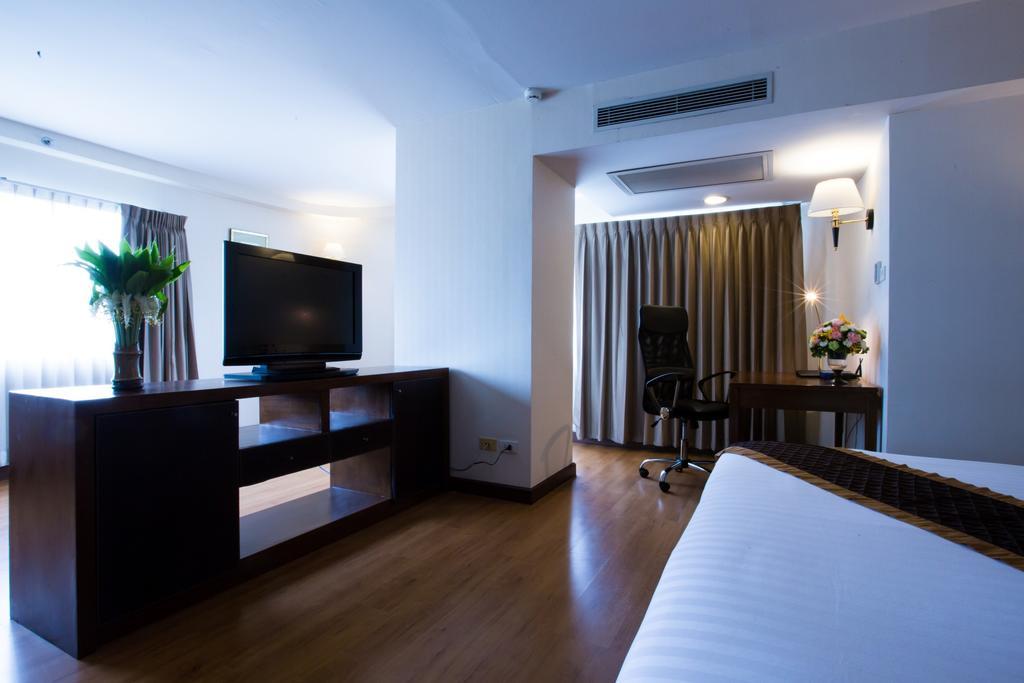 Furama Chiang Mai Hotel Bagian luar foto