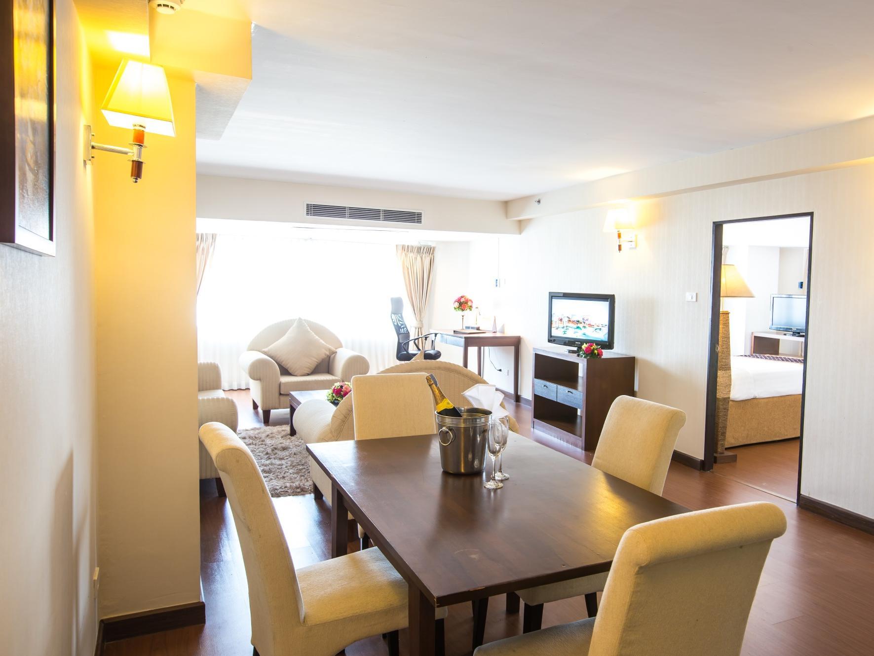 Furama Chiang Mai Hotel Bagian luar foto