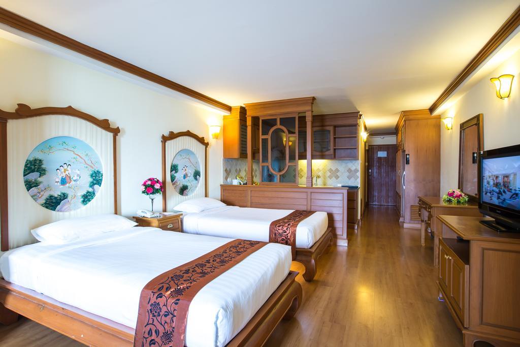 Furama Chiang Mai Hotel Bagian luar foto