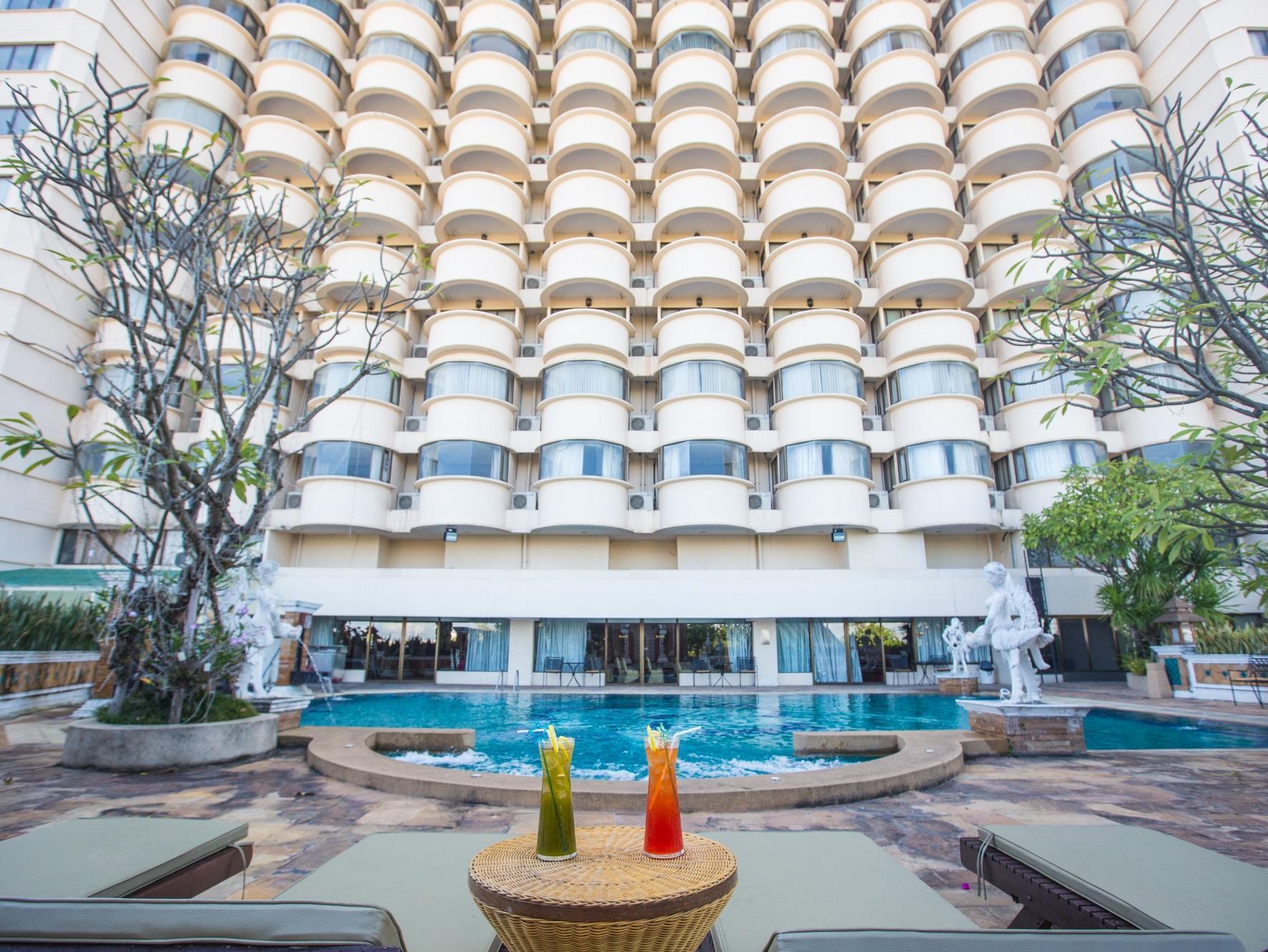 Furama Chiang Mai Hotel Bagian luar foto