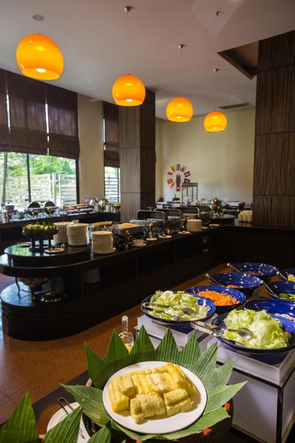 Furama Chiang Mai Hotel Bagian luar foto
