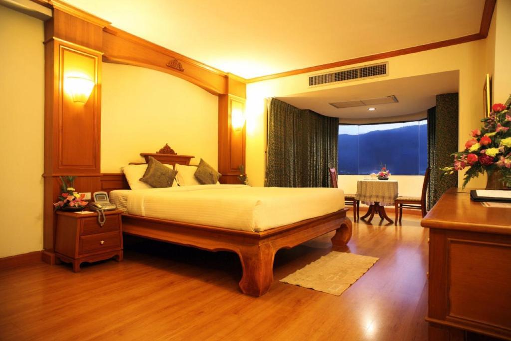 Furama Chiang Mai Hotel Bagian luar foto