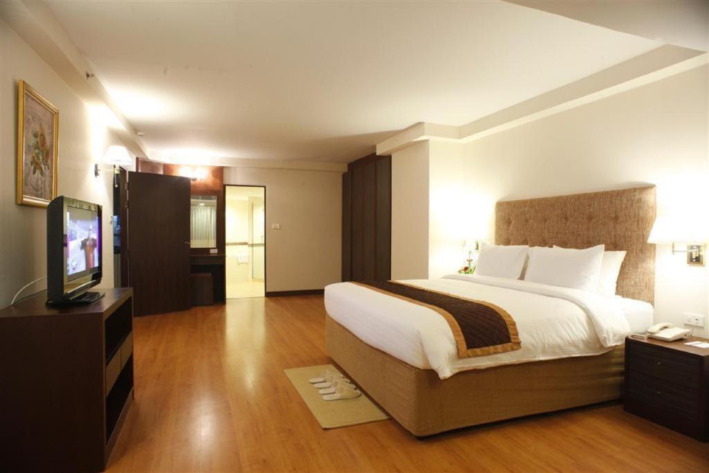 Furama Chiang Mai Hotel Ruang foto