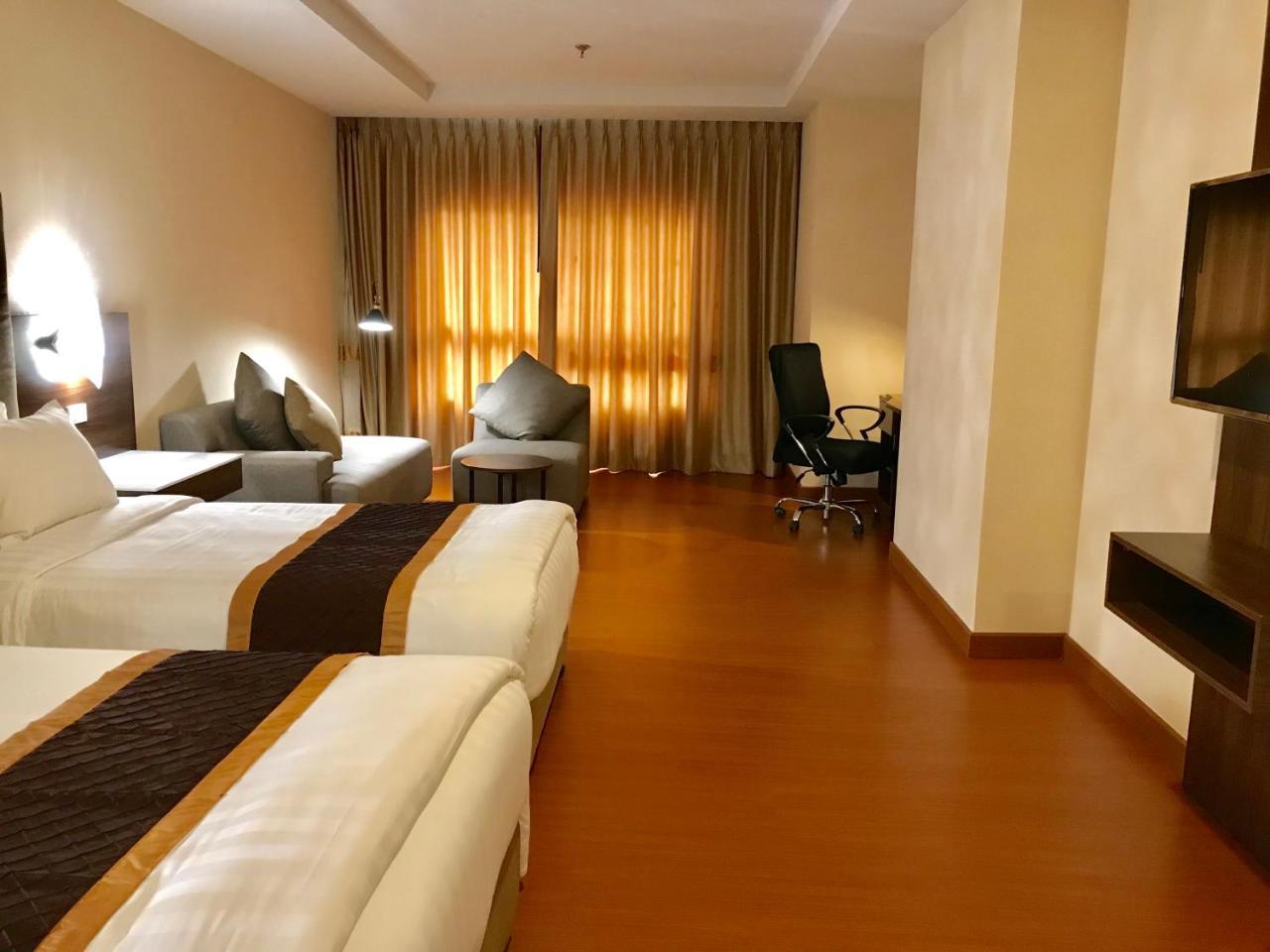 Furama Chiang Mai Hotel Bagian luar foto